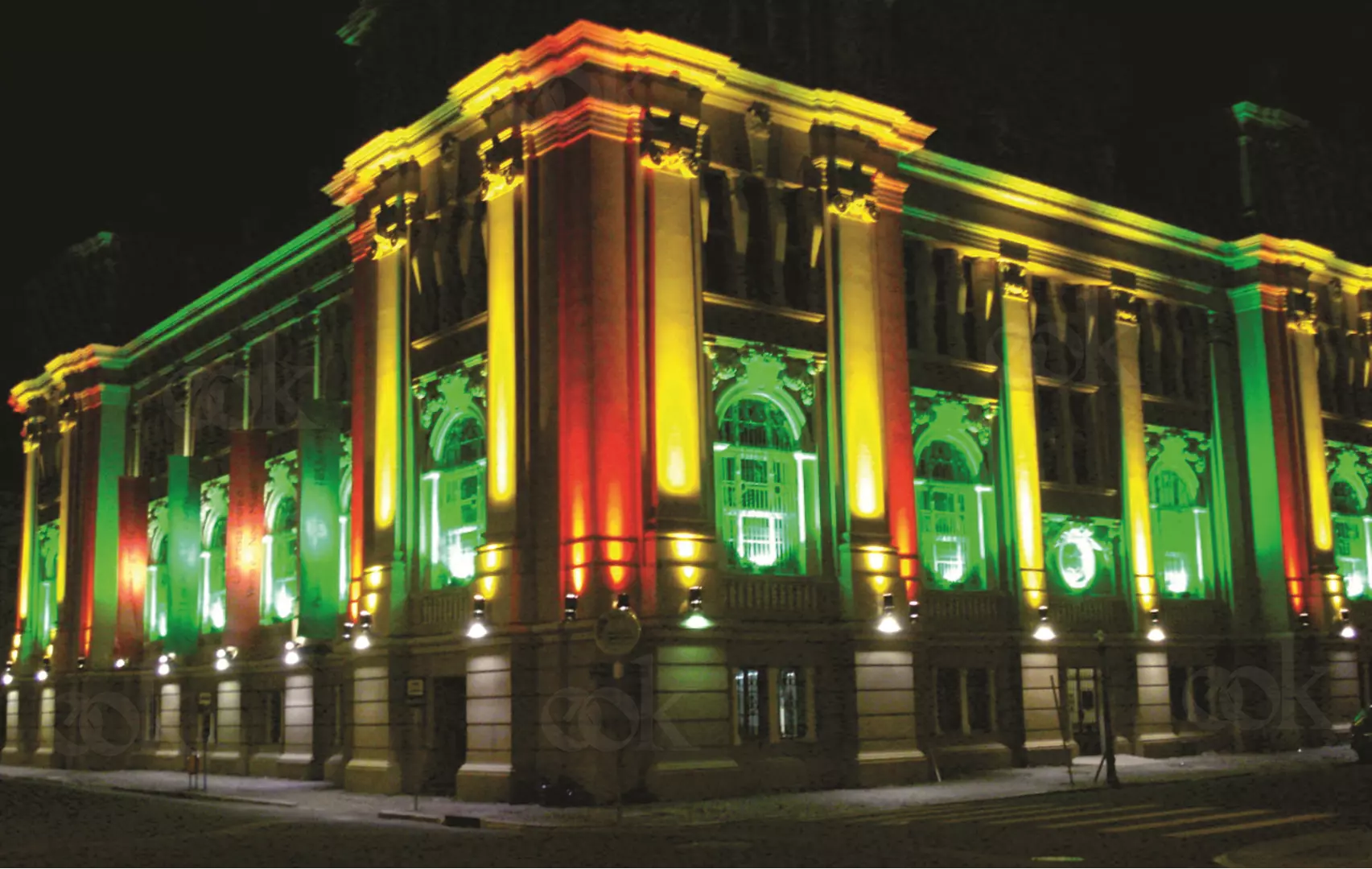 Iluminação monumental para edificações